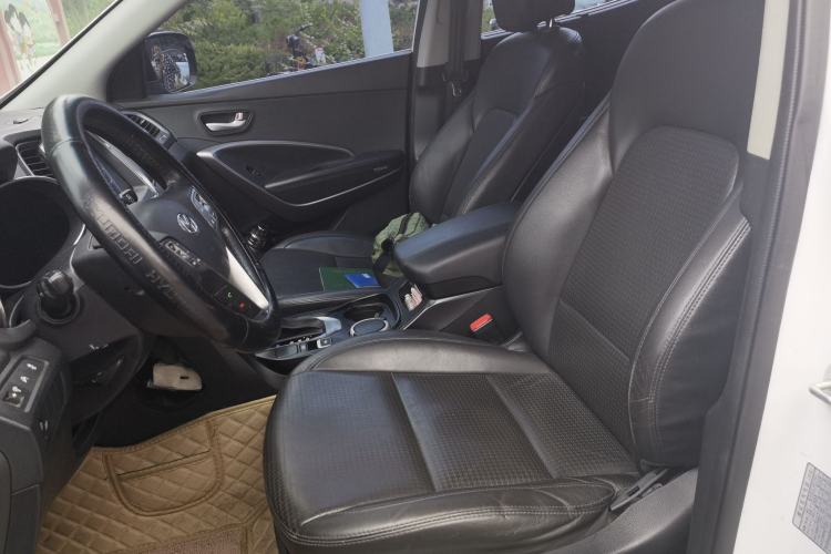 Used Hyundai Santa Fe 2013 2.4L Automatic Two-Wheel Drive Smart Version Left Front Seat
