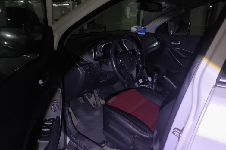 Used Hyundai Santa Fe 2013 2.4L Manual Two-Wheel Drive Comfort Version Left Front Seat