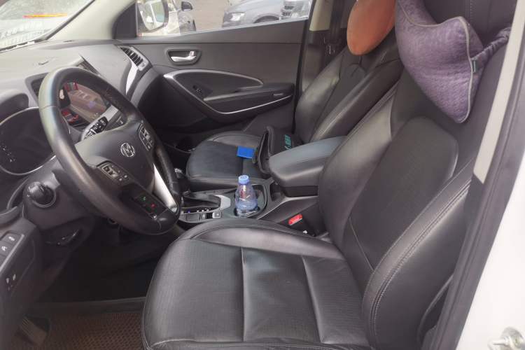 Used Hyundai Santa Fe 2013 2.4L Automatic Two-Wheel Drive Smart Version Left Front Seat