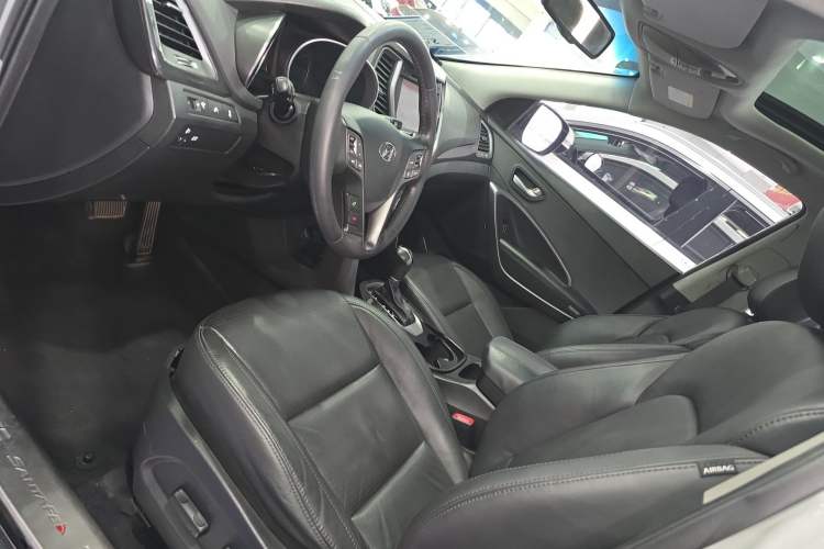Used Hyundai Santa Fe 2013 2.4L Automatic Two-Wheel Drive Smart Version Left Front Seat