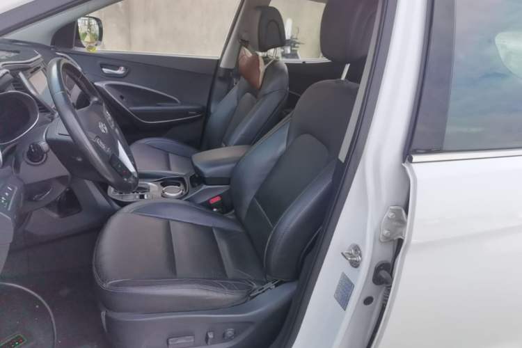 Used Hyundai Santa Fe 2013 2.4L Automatic Two-Wheel Drive Smart Version Left Front Seat