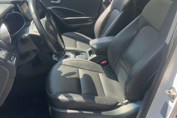 Used Hyundai Santa Fe 2013 2.4L Automatic Two-Wheel Drive Smart Version Left Front Seat