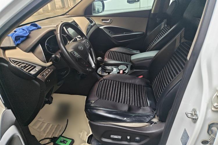 Used Hyundai Santa Fe 2013 2.4L Automatic Two-Wheel Drive Smart Version Left Front Seat