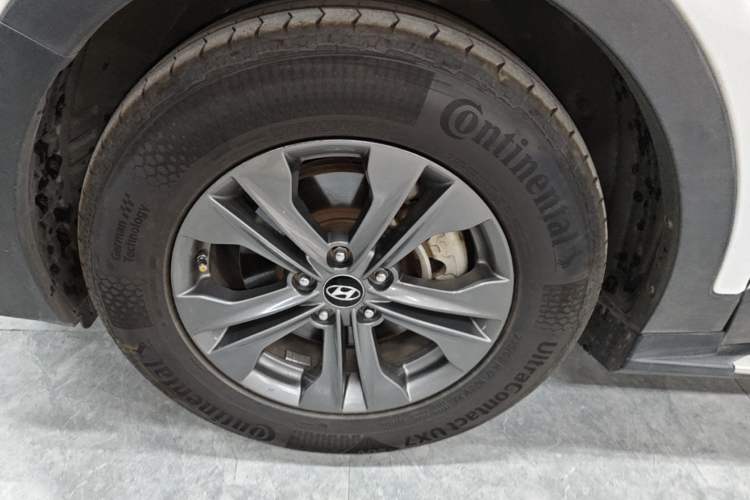 Used Hyundai Santa Fe 2013 Revised Version 2.4L Automatic All-Wheel Drive Smart Type Left Front Wheel Hub