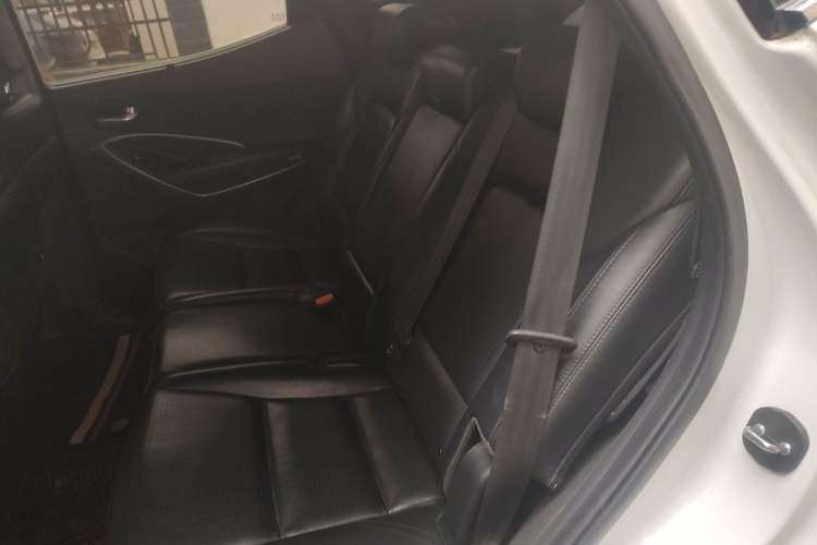 Used Hyundai Santa Fe 2013 2.4L Automatic 4x4 Prestige Edition Left Rear Seat