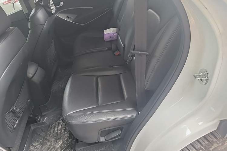Used Hyundai Santa Fe 2013 2.4L Automatic Two-Wheel Drive Smart Version Left Rear Seat