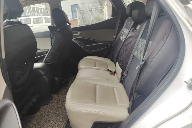 Used Hyundai Santa Fe 2013 2.4L Automatic Two-Wheel Drive Smart Version Left Rear Seat