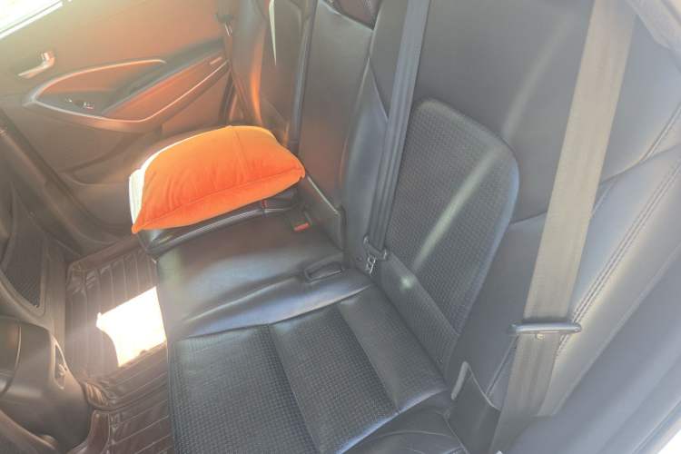 Used Hyundai Santa Fe 2013 2.0T Automatic All-Wheel Drive Prestige Version Left Rear Seat