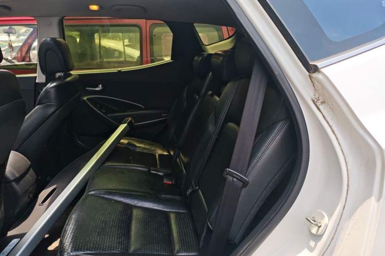 Used Hyundai Santa Fe 2013 2.0T Automatic All-Wheel Drive Top Trim Left Rear Seat