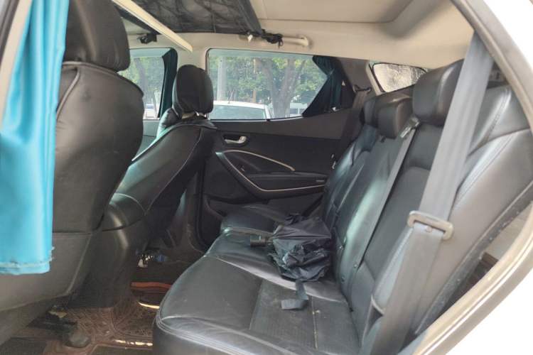 Used Hyundai Santa Fe 2013 2.4L Automatic Two-Wheel Drive Smart Version Left Rear Seat