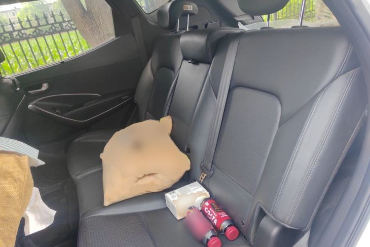 Used Hyundai Santa Fe 2013 2.4L Automatic Two-Wheel Drive Smart Version Left Rear Seat