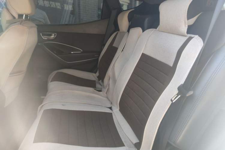 Used Hyundai Santa Fe 2013 2.4L Automatic Two-Wheel Drive Smart Version Left Rear Seat