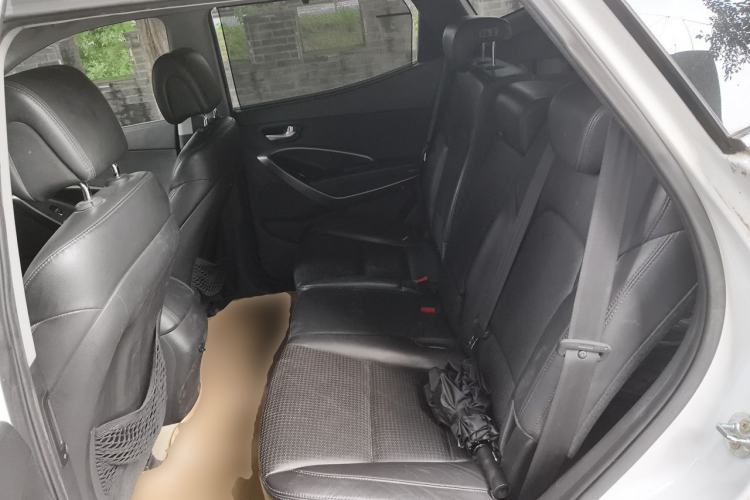 Used Hyundai Santa Fe 2013 2.4L Automatic Two-Wheel Drive Smart Version Left Rear Seat