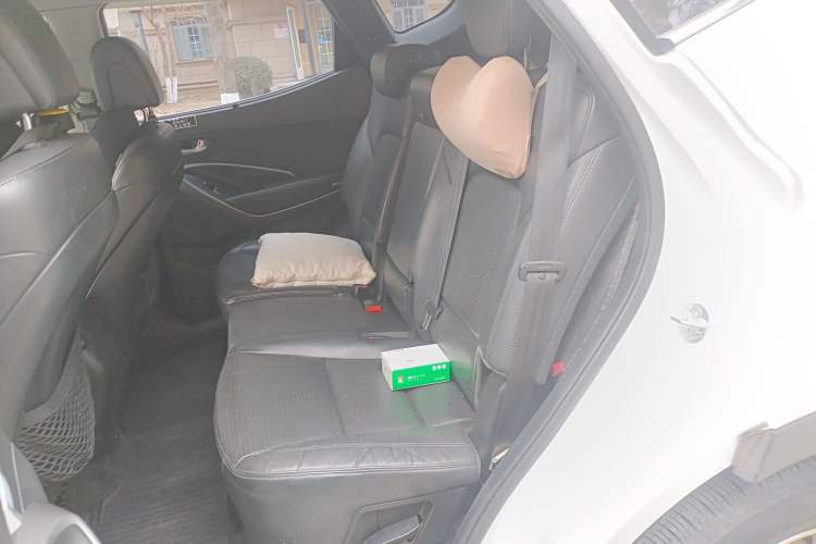 Used Hyundai Santa Fe 2013 Revised Version 2.0T Automatic All-Wheel Drive Top-Tier Trim Left Rear Seat