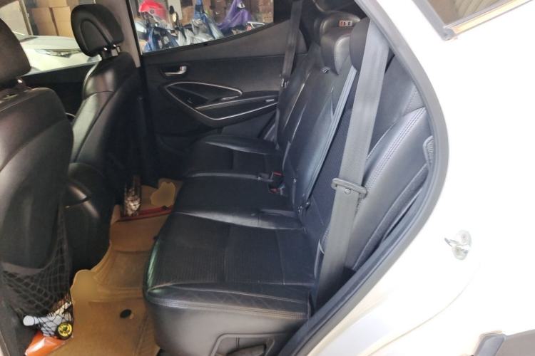 Used Hyundai Santa Fe 2013 2.4L Automatic Two-Wheel Drive Smart Version Left Rear Seat