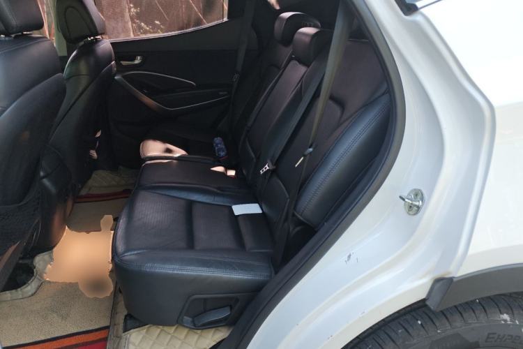 Used Hyundai Santa Fe 2013 2.4L Automatic Two-Wheel Drive Smart Version Left Rear Seat