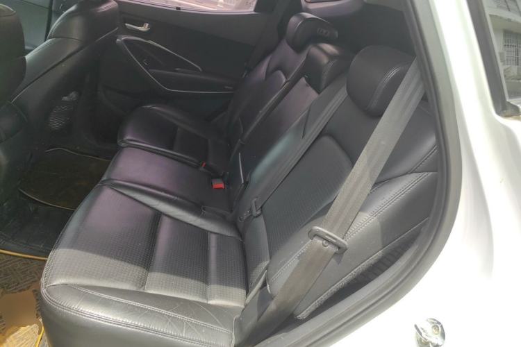 Used Hyundai Santa Fe 2013 2.4L Automatic Two-Wheel Drive Smart Version Left Rear Seat