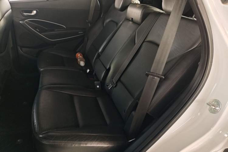 Used Hyundai Santa Fe 2013 2.4L Automatic Two-Wheel Drive Smart Version Left Rear Seat