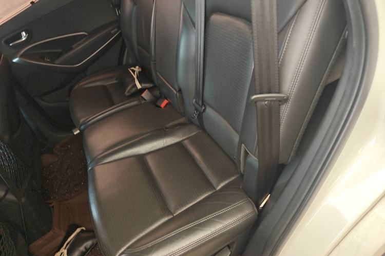 Used Hyundai Santa Fe 2013 2.4L Automatic Two-Wheel Drive Smart Version Left Rear Seat