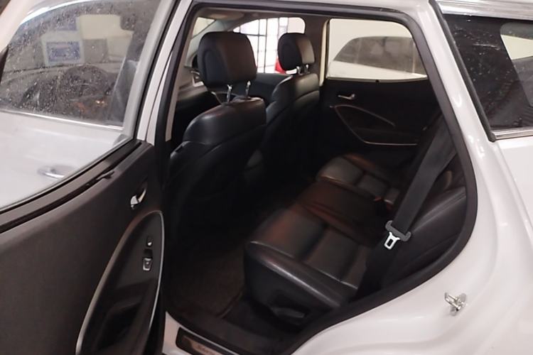 Used Hyundai Santa Fe 2013 2.0T Automatic All-Wheel Drive Prestige Version Left Rear Seat