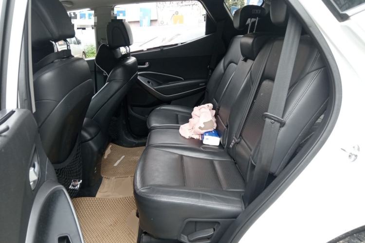 Used Hyundai Santa Fe 2013 2.4L Automatic Two-Wheel Drive Smart Version Left Rear Seat