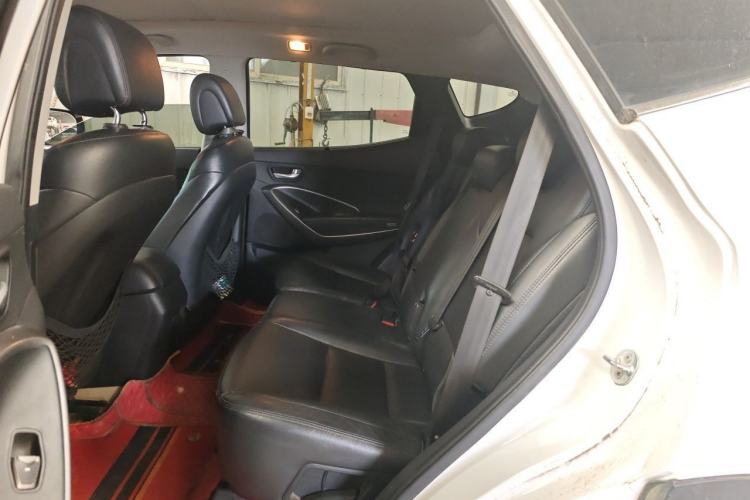Used Hyundai Santa Fe 2013 2.4L Automatic Two-Wheel Drive Smart Version Left Rear Seat