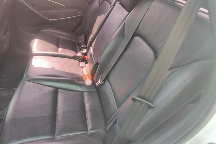 Used Hyundai Santa Fe 2013 2.4L Automatic Two-Wheel Drive Smart Version Left Rear Seat