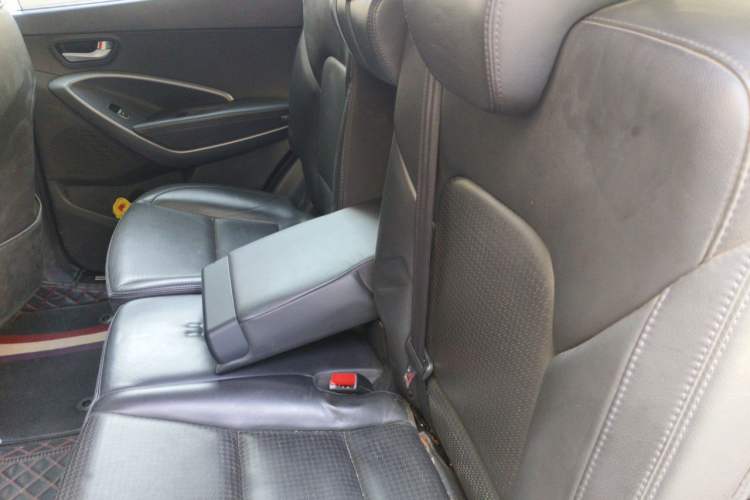 Used Hyundai Santa Fe 2013 2.4L Automatic Two-Wheel Drive Smart Version Left Rear Seat