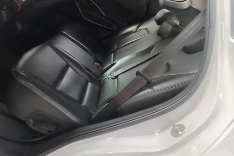 Used Hyundai Santa Fe 2013 2.4L Automatic Two-Wheel Drive Smart Version Left Rear Seat