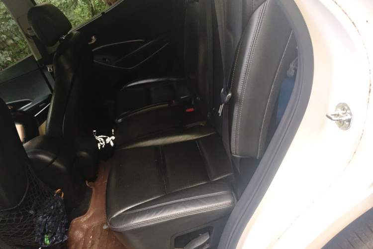 Used Hyundai Santa Fe 2013 2.4L Automatic 4x4 Smart Version Left Rear Seat
