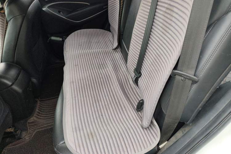 Used Hyundai Santa Fe 2013 2.4L Automatic Two-Wheel Drive Smart Version Left Rear Seat