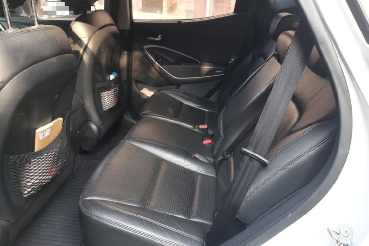 Used Hyundai Santa Fe 2013 2.4L Automatic Two-Wheel Drive Smart Version Left Rear Seat