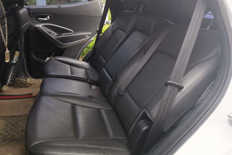 Used Hyundai Santa Fe 2013 2.4L Automatic Two-Wheel Drive Smart Version Left Rear Seat