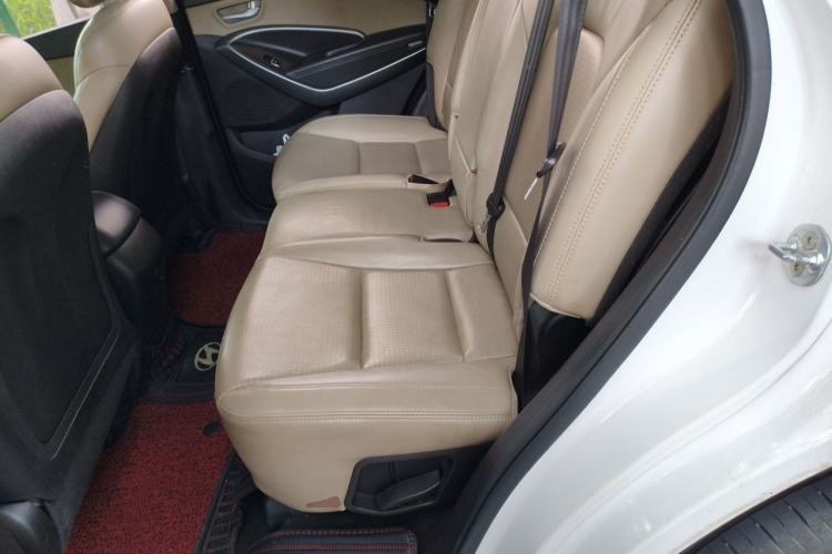 Used Hyundai Santa Fe 2013 2.4L Automatic Two-Wheel Drive Smart Version Left Rear Seat
