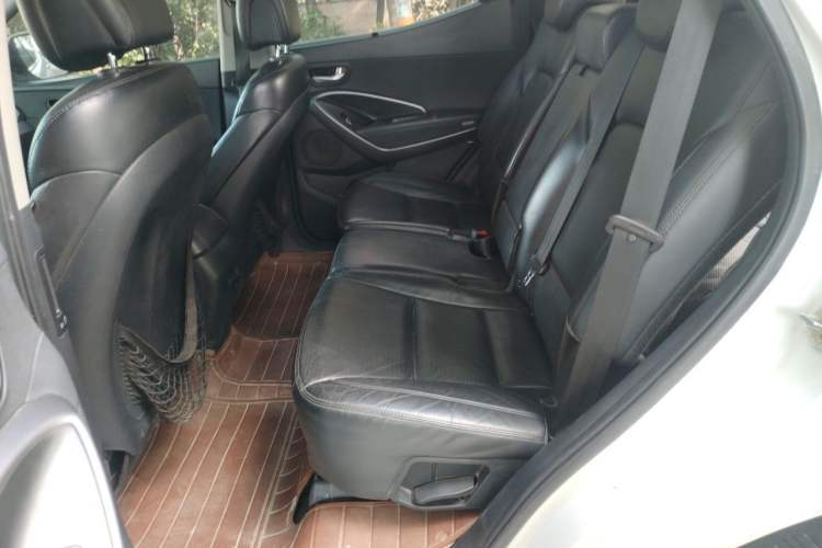 Used Hyundai Santa Fe 2013 2.4L Automatic 4x4 Smart Version Left Rear Seat