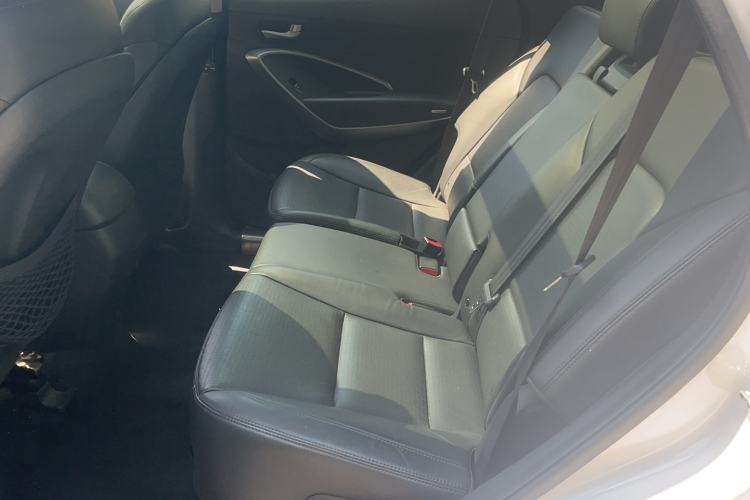 Used Hyundai Santa Fe 2013 2.4L Automatic Two-Wheel Drive Smart Version Left Rear Seat