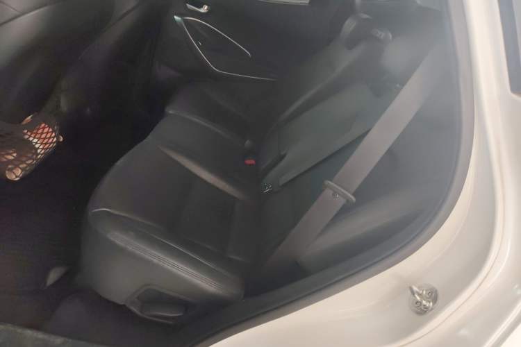 Used Hyundai Santa Fe 2013 2.4L Automatic Two-Wheel Drive Smart Version Left Rear Seat