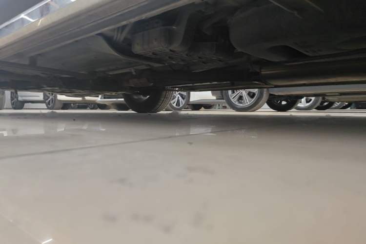 Used Hyundai Santa Fe 2013 2.4L Automatic Two-Wheel Drive Smart Version Left Side Sill