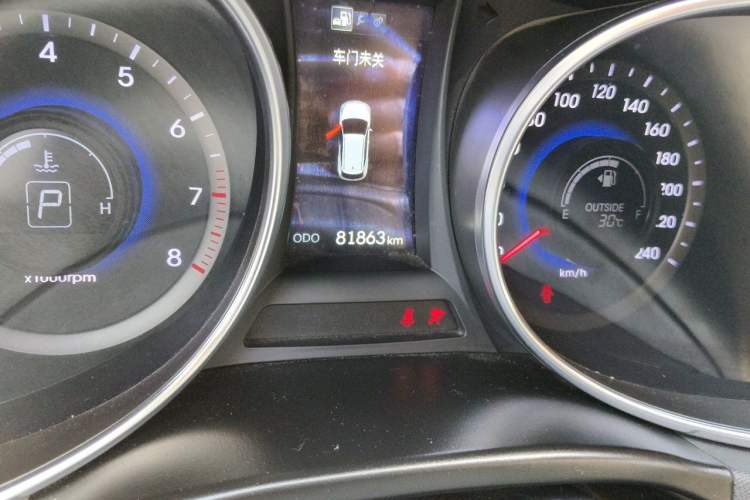 Used Hyundai Santa Fe 2013 Revised Version 2.4L Automatic All-Wheel Drive Luxury Trim Odometer Close Up