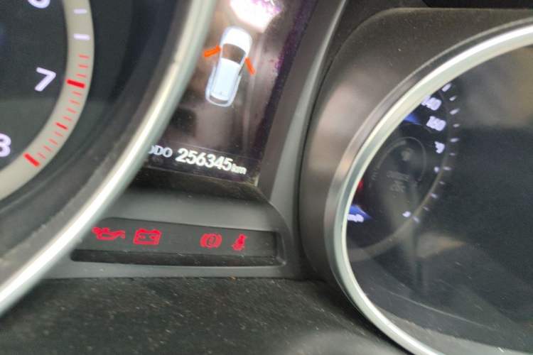 Used Hyundai Santa Fe 2013 2.4L Automatic 2WD Comfort Edition Odometer Close Up