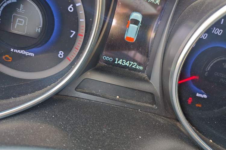 Used Hyundai Santa Fe 2013 2.4L Automatic 2WD Comfort Edition Odometer Close Up