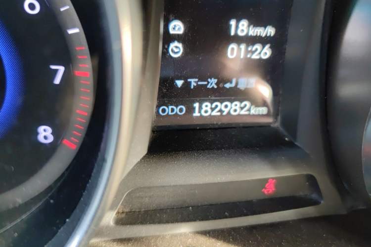 Used Hyundai Santa Fe 2013 2.4L Automatic 4x4 Smart Version Odometer Close Up