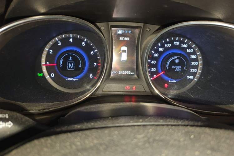 Used Hyundai Santa Fe 2013 2.4L Automatic 4x4 Prestige Edition Odometer Close Up