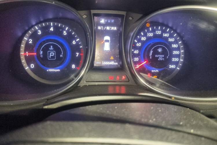Used Hyundai Santa Fe 2013 2.0T Automatic All-Wheel Drive Prestige Version Odometer Close Up