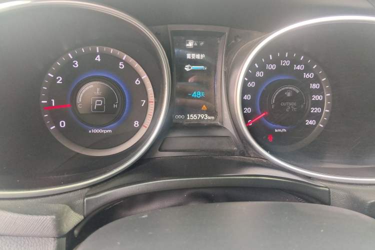 Used Hyundai Santa Fe 2013 2.4L Automatic Two-Wheel Drive Smart Version Odometer Close Up