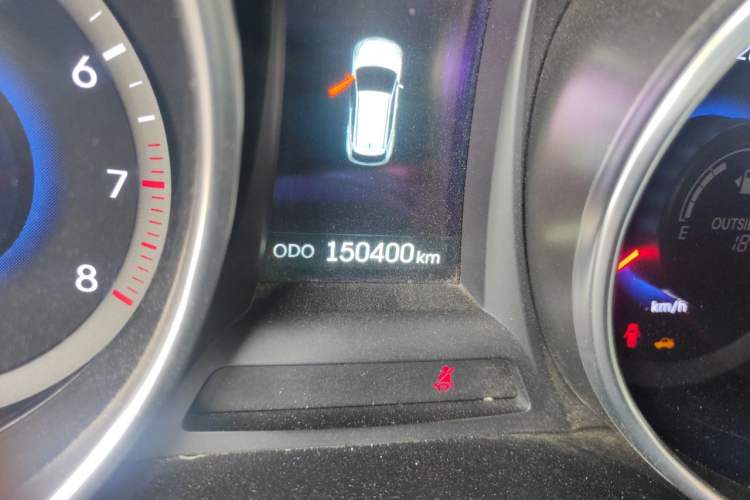Used Hyundai Santa Fe 2013 2.4L Automatic Two-Wheel Drive Smart Version Odometer Close Up