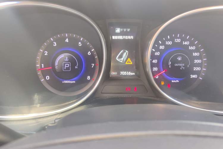 Used Hyundai Santa Fe 2013 2.4L Automatic Two-Wheel Drive Smart Version Odometer Close Up
