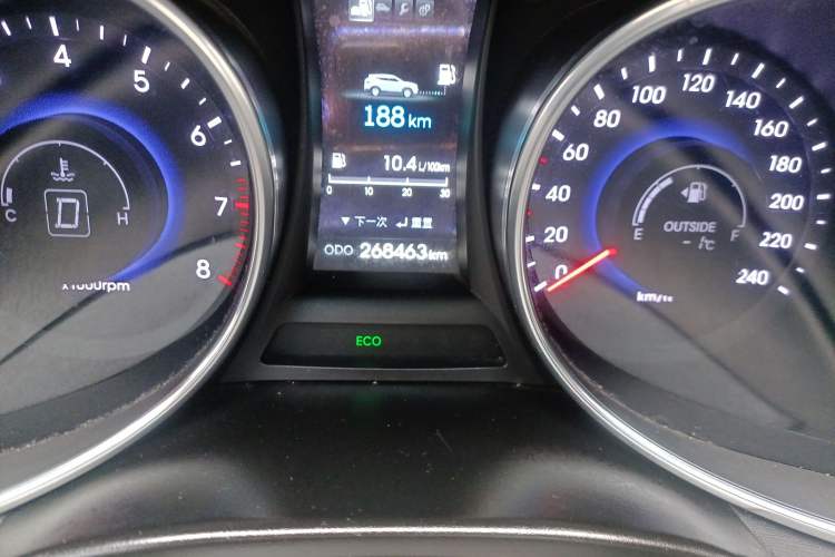 Used Hyundai Santa Fe 2013 Revised Version 2.0T Automatic All-Wheel Drive Top-Tier Trim Odometer Close Up