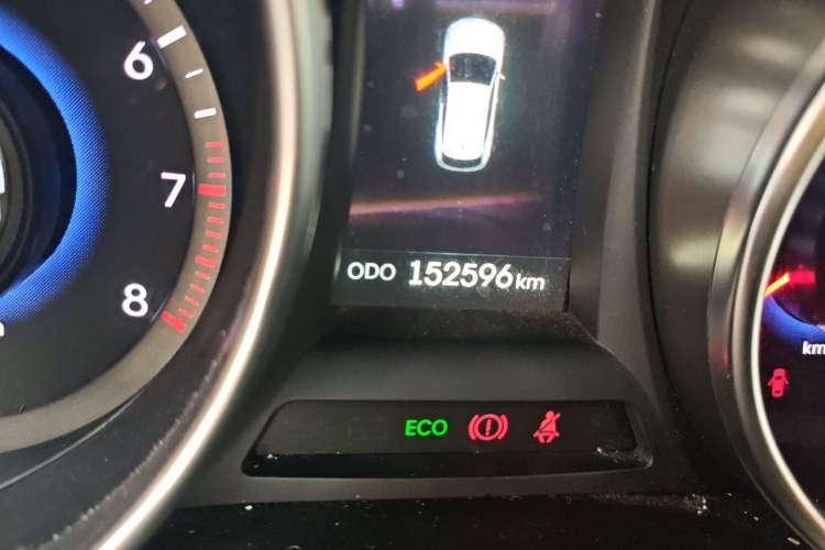 Used Hyundai Santa Fe 2013 2.4L Automatic Two-Wheel Drive Smart Version Odometer Close Up