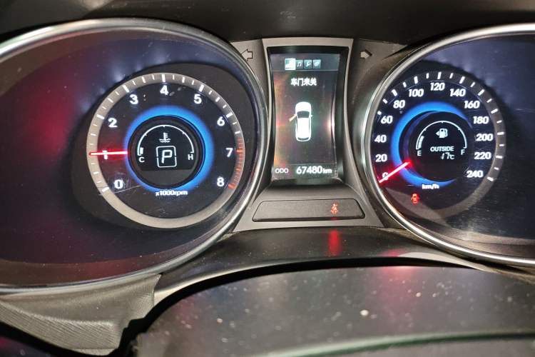 Used Hyundai Santa Fe 2013 2.4L Automatic 2WD Comfort Edition Odometer Close Up
